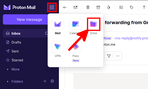 Capture d'écran montrant l'interface de Proton Mail avec une flèche pointant vers l'icône d'activation de l'entraînement dans le menu de l'application.