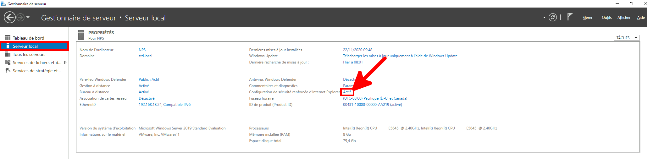 Console Gestionnaire de serveur windows avec le lien de configuration de la sécurité renforcée internet explorer surlignée en rouge