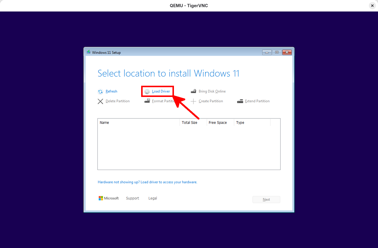 Écran d'installation de Windows 11 affichant le bouton Charger un pilote pendant la sélection du disque dans une machine virtuelle QEMU